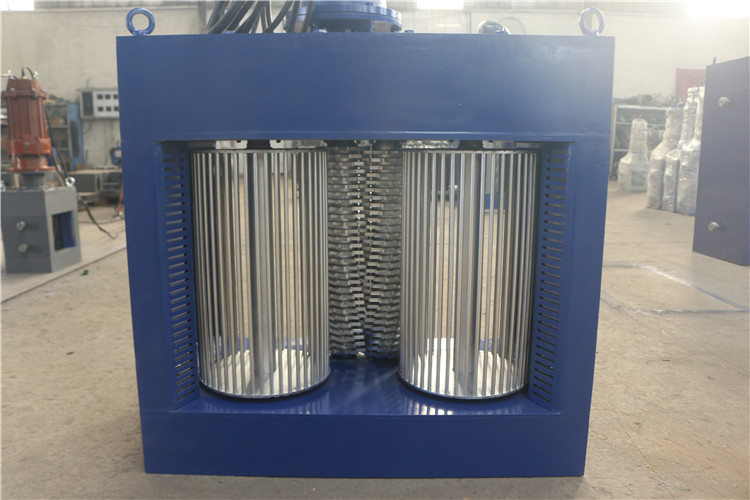 粉碎格（gé）柵機