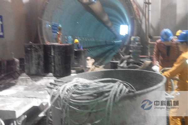 武漢東湖高新區（qū）地（dì）鐵雙液注漿機施工現場