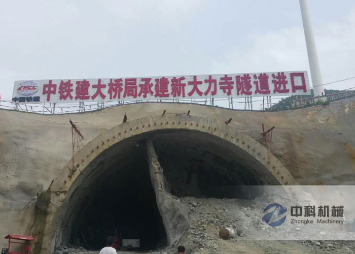 中鐵（tiě）建大橋局商合杭高鐵隧（suì）道注漿施工現場