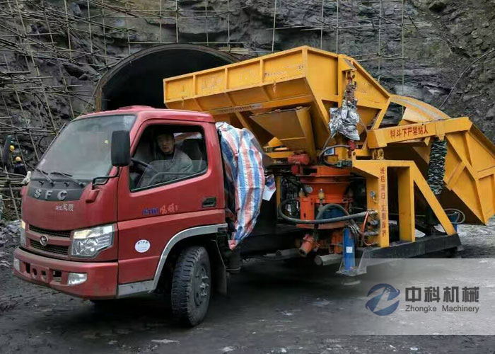 貴州畢節自動上料噴漿機施工現（xiàn）場-2