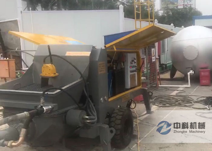 中鐵十一局洛陽地鐵液壓濕噴機施工現（xiàn）場