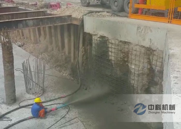 中鐵（tiě）隧道集團液壓濕噴機（jī）施工現場
