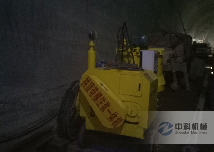 中鐵一局蒙華鐵路（lù）拱頂帶模注（zhù）漿一體機施工現場-1