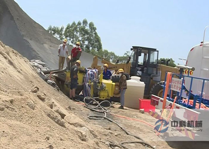 中鐵上海工（gōng）程局福廈客專拱頂（dǐng）帶模注漿一體機施工（gōng）現場（chǎng）-2