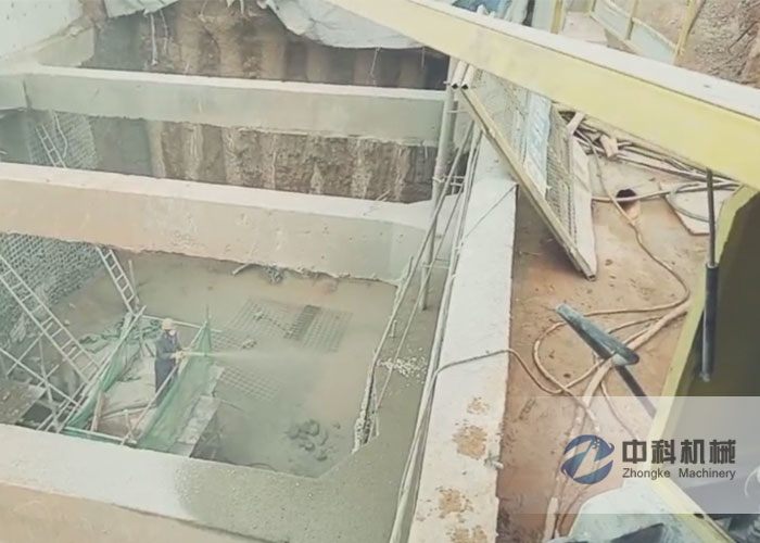 中鐵一局液壓濕噴機施工現（xiàn）場-0