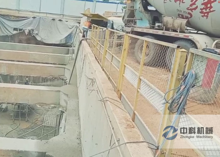 中鐵一局液壓濕噴機施工（gōng）現（xiàn）場-1