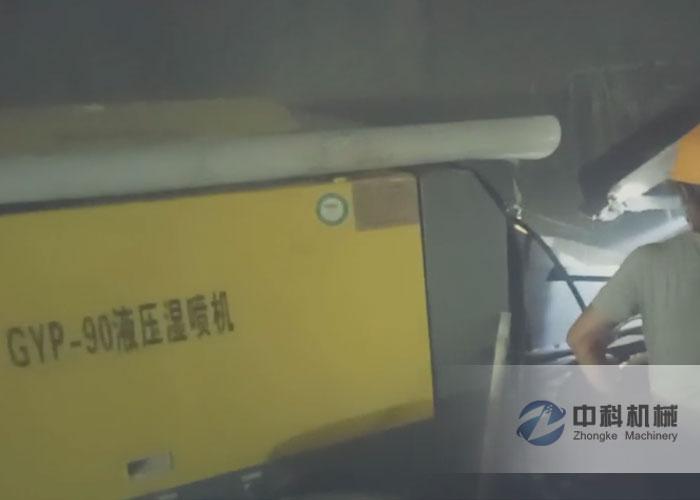 中鐵五局牡佳客專液壓濕噴機施工（gōng）現（xiàn）場-3