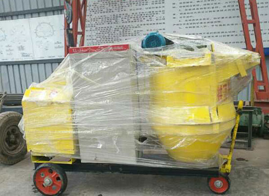 中鐵一局（jú）拱頂帶（dài）模注漿一體機施工現場