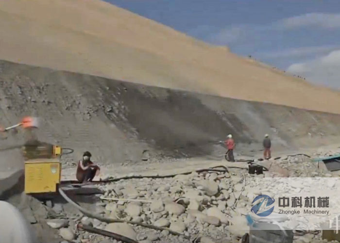 PZ-6混凝土（tǔ）噴漿機施工現場