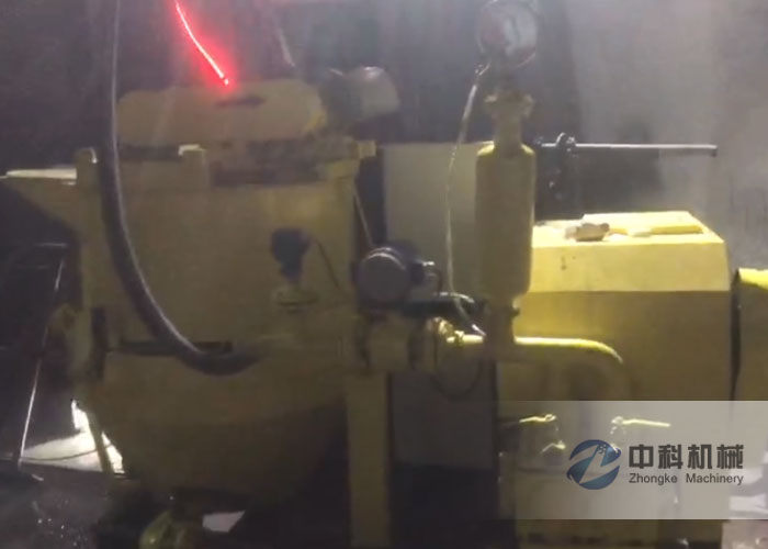 中鐵一（yī）局拱頂帶模注漿一體機帶模注漿施（shī）工現場-2