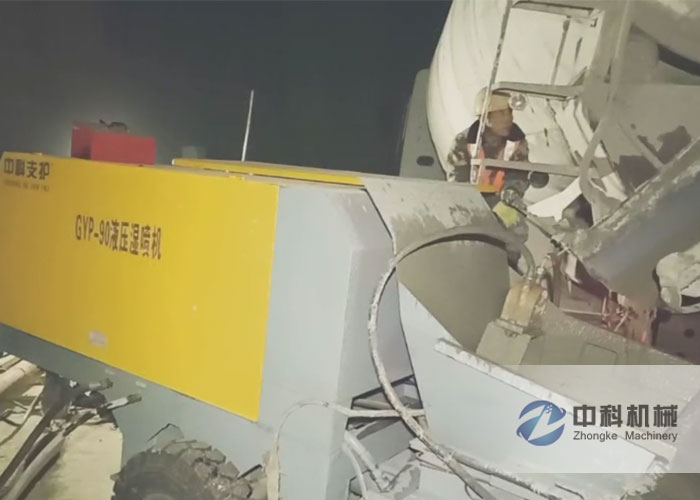 中鐵十九局牡佳客專液壓濕噴機施工現場(chǎng)