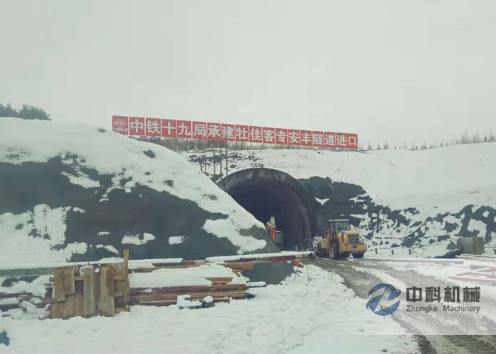 中（zhōng）鐵十九局（jú）牡佳客專液壓濕噴機施工現場