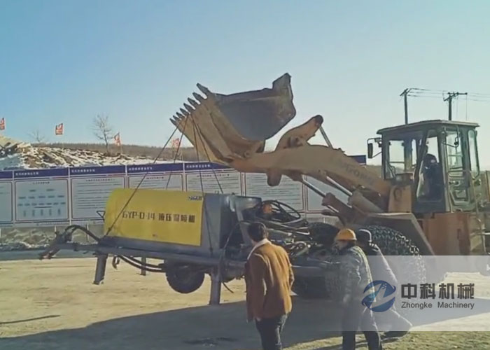 中鐵十九局雙噴頭液壓濕（shī）噴機施（shī）工現（xiàn）場-1