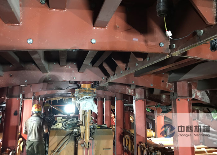 中鐵十八局拱頂帶模注漿一體機、二襯衝頂灌注監測係統施工現場-1