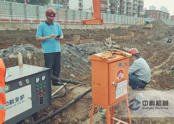 北京市（shì）政路橋集團ZK700型（xíng）混凝土濕噴機施工現場-2