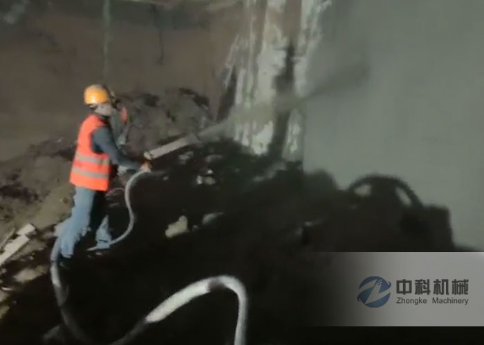 中鐵十八(bā)局液壓濕噴機施工視頻