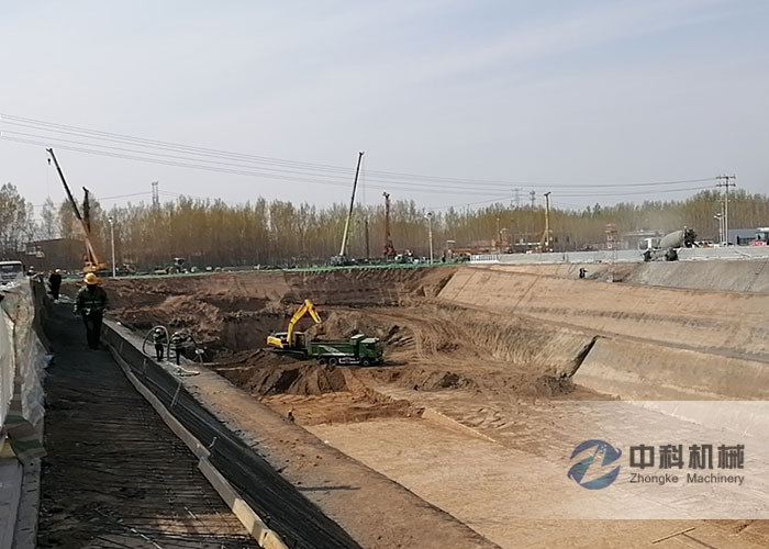 中鐵十二局（jú）液壓濕噴機施工現場-2