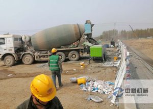 中鐵十二局液壓濕噴（pēn）機施工現（xiàn）場（2）