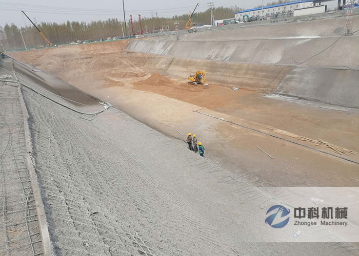 中鐵十二局液壓濕噴機施工現（xiàn）場（2）-3