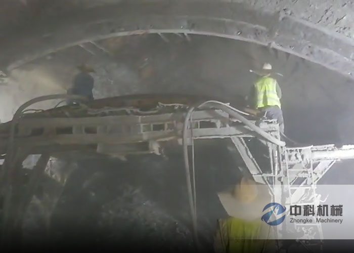 中交三航局雙噴液壓濕噴機施工現（xiàn）場-2