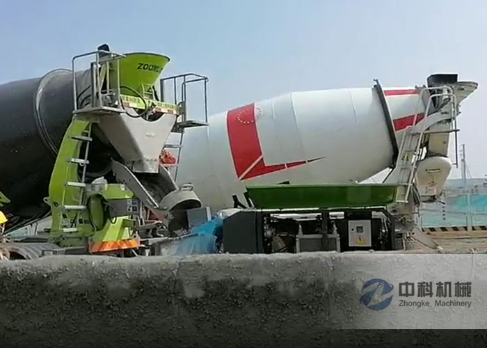 上海寶冶雄（xióng）安新區基坑支護（hù）濕噴機施工現場-2