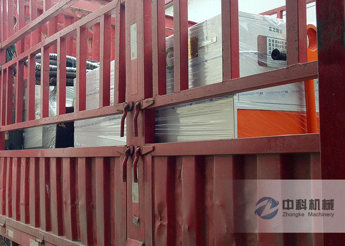 中鐵一局轉（zhuǎn）子式濕噴機、雙液注漿機發貨現場