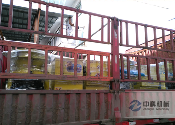 蘭州PZ-6混凝土（tǔ）噴漿機發貨現場