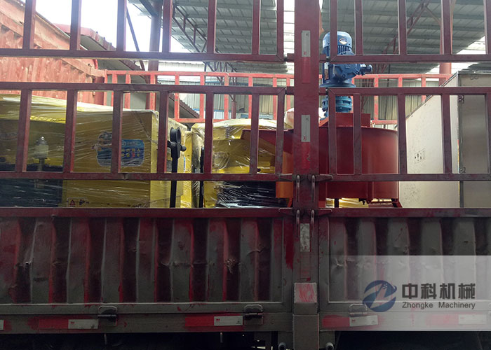 貴陽雙（shuāng）液注漿機、灰漿攪拌機（jī）、PZ-6噴（pēn）漿機發貨現場