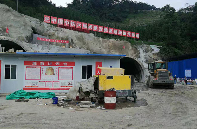 混凝土（tǔ）濕噴機已成為隧（suì）道施工的主流設備