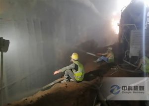 隧道專用雙（shuāng）噴頭濕噴機施工現場