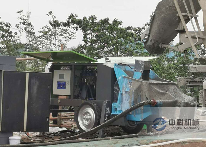 混凝（níng）土泵送濕噴機施工現場-1