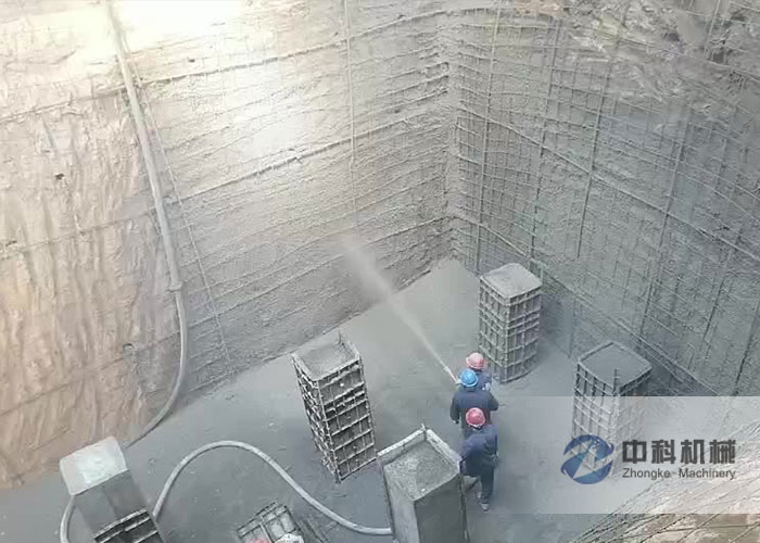 小型液壓濕噴機施工（gōng）現場-2