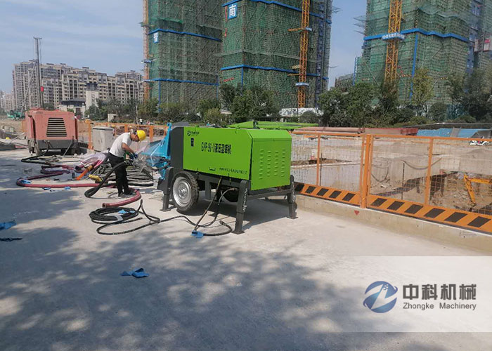 泵送濕式（shì）混凝土噴漿機施工（gōng）現場-2