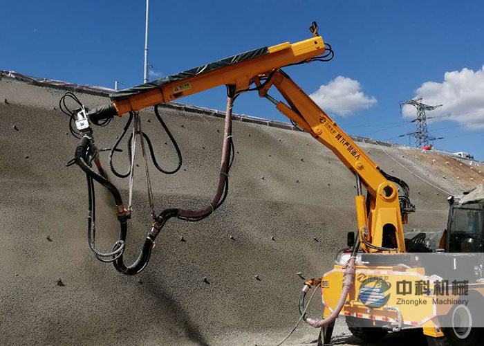 中交一公局混凝土濕噴台車（chē）施工現場（2）-1