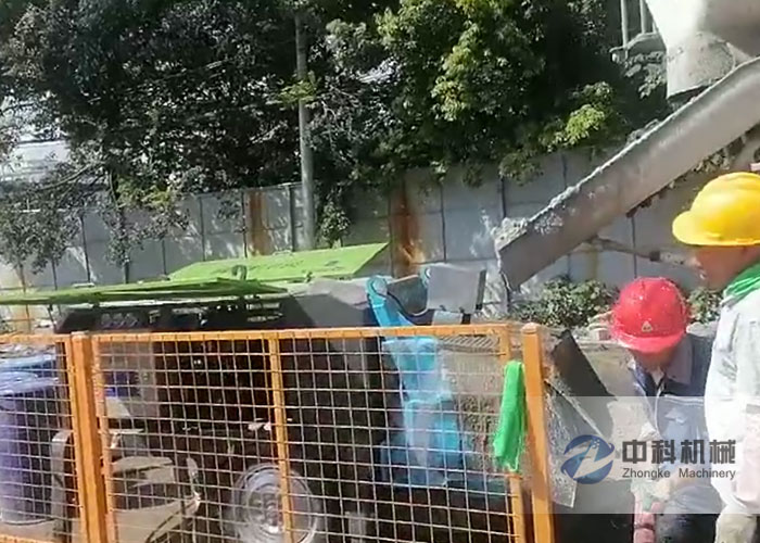 泵（bèng）送式液壓濕噴機施工（gōng）現場-2