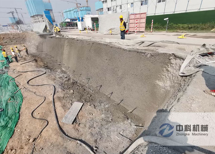 液壓泵（bèng）送式砼濕噴機施工現場-2