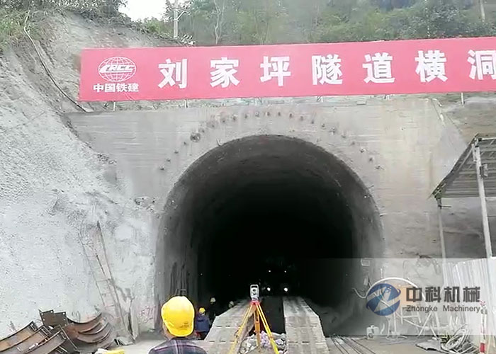 中鐵十七局液壓濕噴（pēn）機施工現場（chǎng）-0