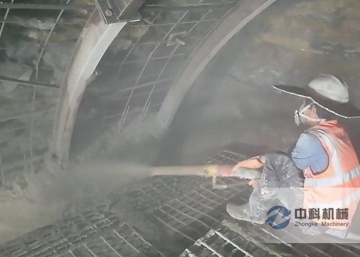 中鐵（tiě）十七局液壓濕噴機施工現場-4