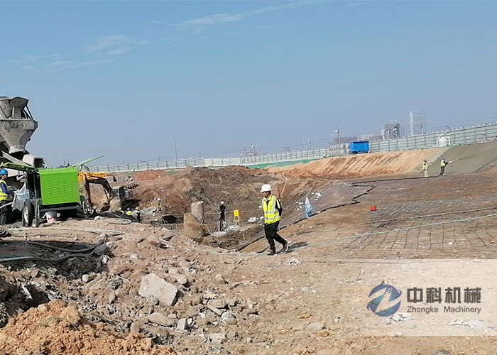 葛洲壩集（jí）團（tuán）液壓濕噴機施工現場-2