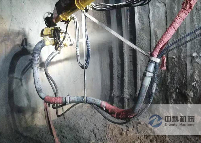 中交一公局工（gōng）程混凝土濕噴台車（chē）施工現場-2