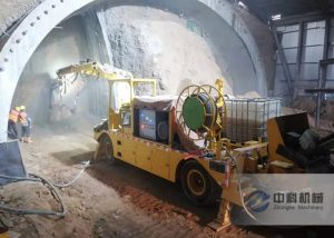 中交（jiāo）一公局工程混凝土濕噴台車施工（gōng）現場（2）