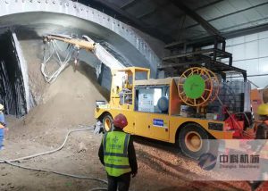 中交一公（gōng）局工程混凝土濕噴台（tái）車施工現場（3）