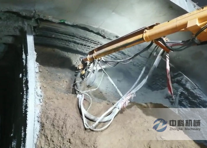 中交一公局工程混凝土濕噴台車施工現場（3）-1