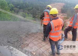 中鐵一局液壓濕噴機（jī）施工現場