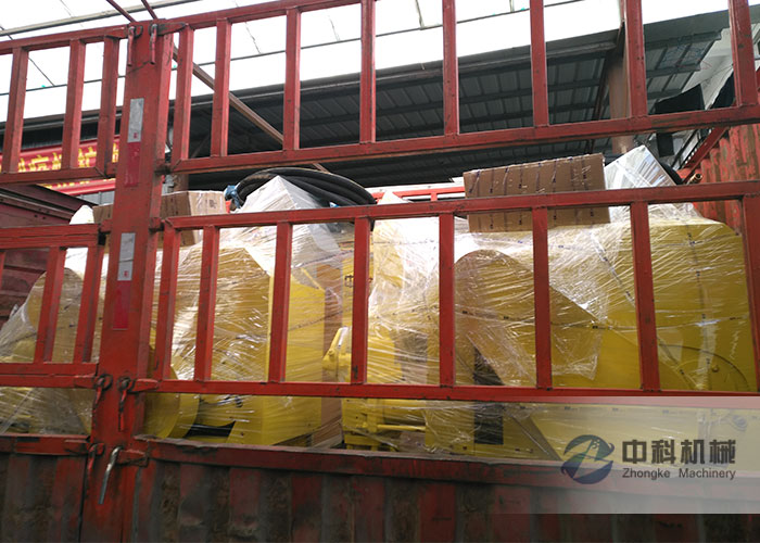 中鐵十二（èr）局拱頂帶模注漿（jiāng）一體機發貨現場-0