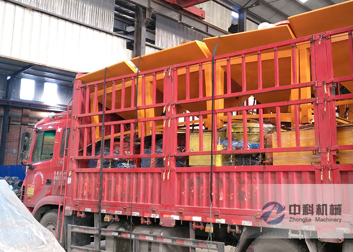 合肥雙液注漿機、PZ-6噴漿（jiāng）機及噴漿機大料鬥發貨現場-0