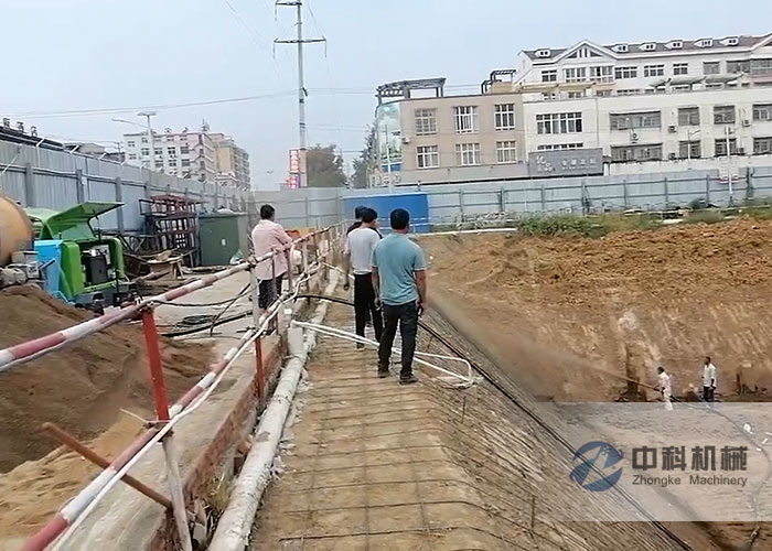 小型混凝土濕噴機施工現場-1