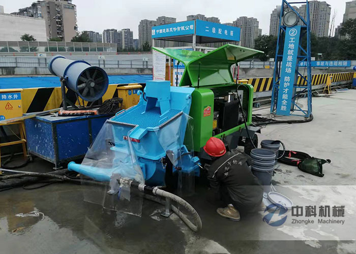 小型液壓（yā）泵送（sòng）濕噴機施工現場-0