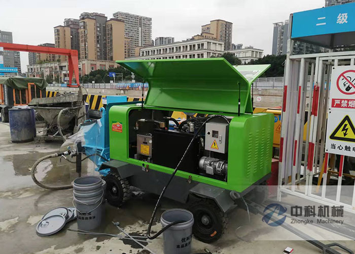 小型液（yè）壓泵送濕噴機施（shī）工現場-1