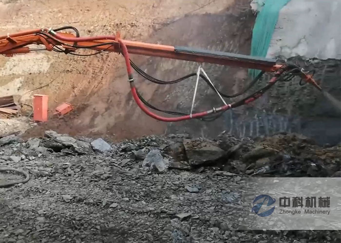 混（hún）凝土濕噴台車（chē）施工現場-2